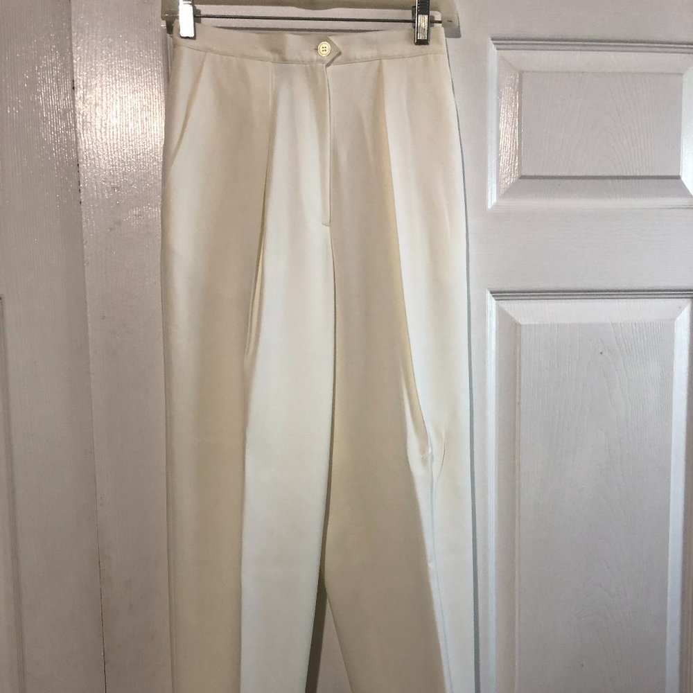 JONES NEW YORK women white pants size 6P, 125